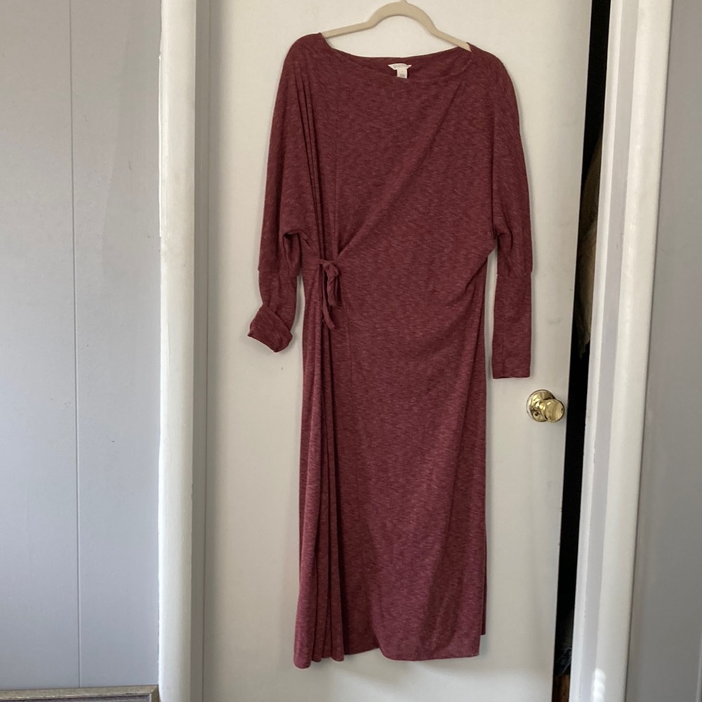 Burgundy and cream fleck maxi dress. Bought new Size small but ran big.